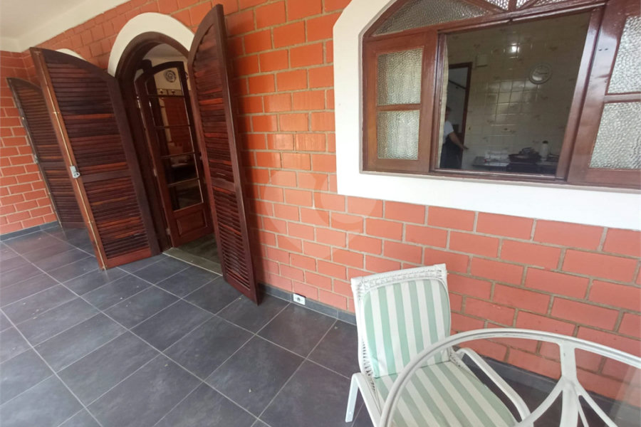 Casa à venda com 4 quartos, sendo 1 suíte, no condomínio Alpes da Cantareira, Mairiporã - SP