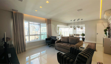 Apartamento à venda com 3 suítes em Campo Belo, São Paulo, SP