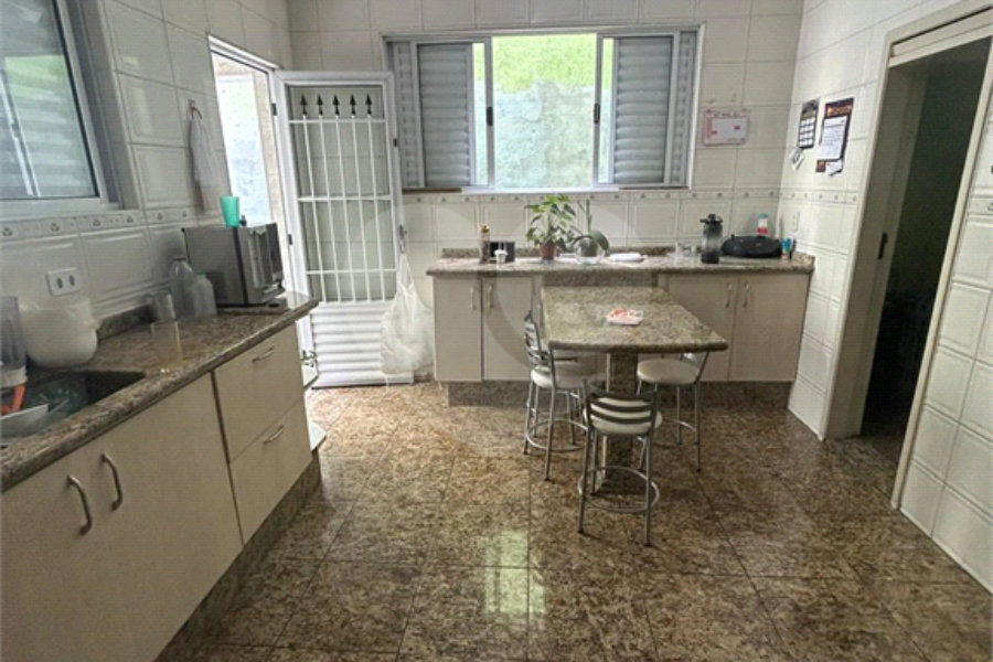 Sobrado à venda com 3 quartos, sendo 1 suíte, em Vila Nova Cachoeirinha, São Paulo, SP