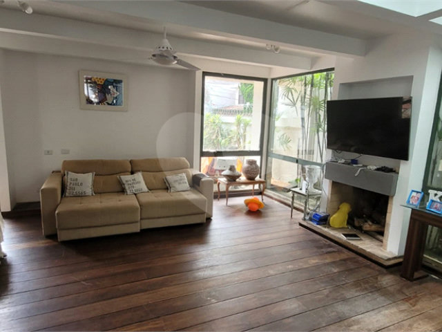 Casa à venda ou para alugar com 3 quartos, sendo 2 suítes,  em Alto da Boa Vista, São Paulo, SP