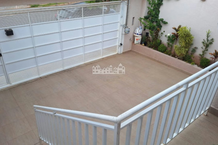 Casa à venda com 3 quartos, sendo 1 suíte, em Residencial Jardins da Catalunha, Atibaia, SP