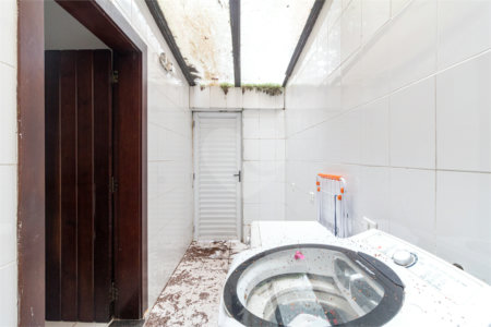 Casa à venda com 4 quartos, sendo 2 suítes,  no condomínio Vila das Flores, São Paulo - SP