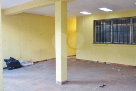Casa à venda com 4 quartos, sendo 1 suíte, em Vila Santo Estéfano, São Paulo, SP