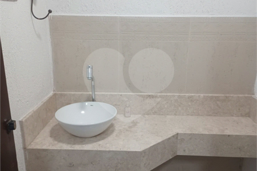 Casa à venda ou para alugar com 3 quartos, sendo 1 suíte, no condomínio Parque Suiça, Caieiras - SP