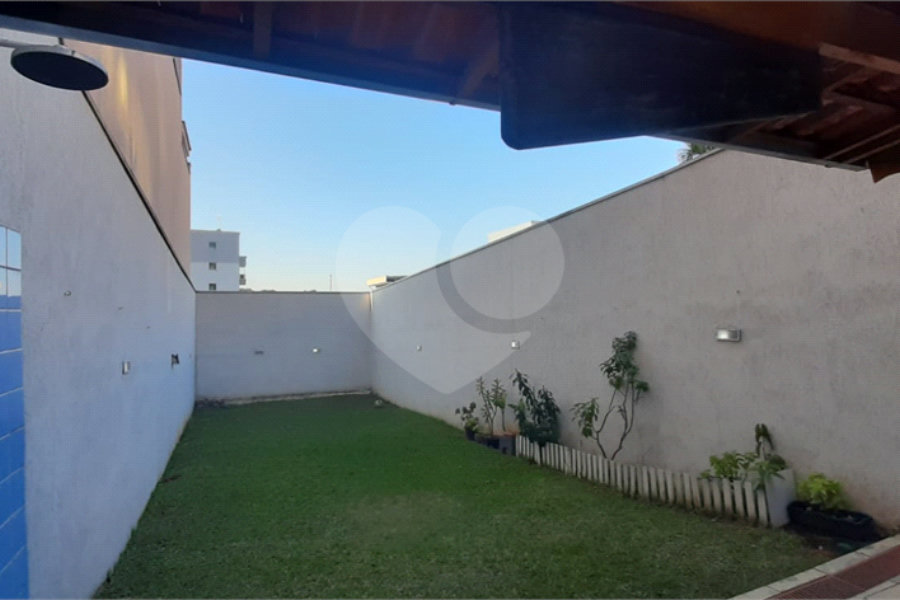 Sobrado à venda com 3 quartos, sendo 1 suíte, em Tremembé, São Paulo, SP