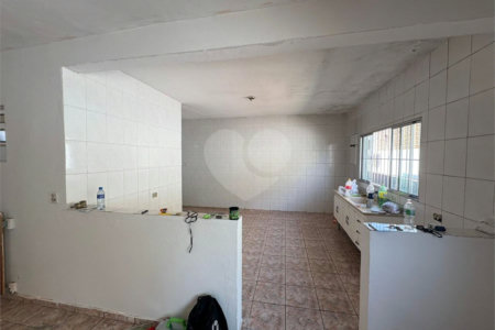 Casa à venda com 4 quartos em Jardim Casa Branca, Suzano, SP