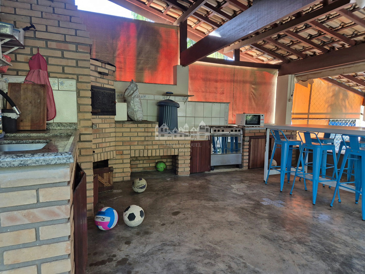 Casa Pé na Água em Atibaia com Acesso à Represa e Mais de 3.000 m² de Natureza