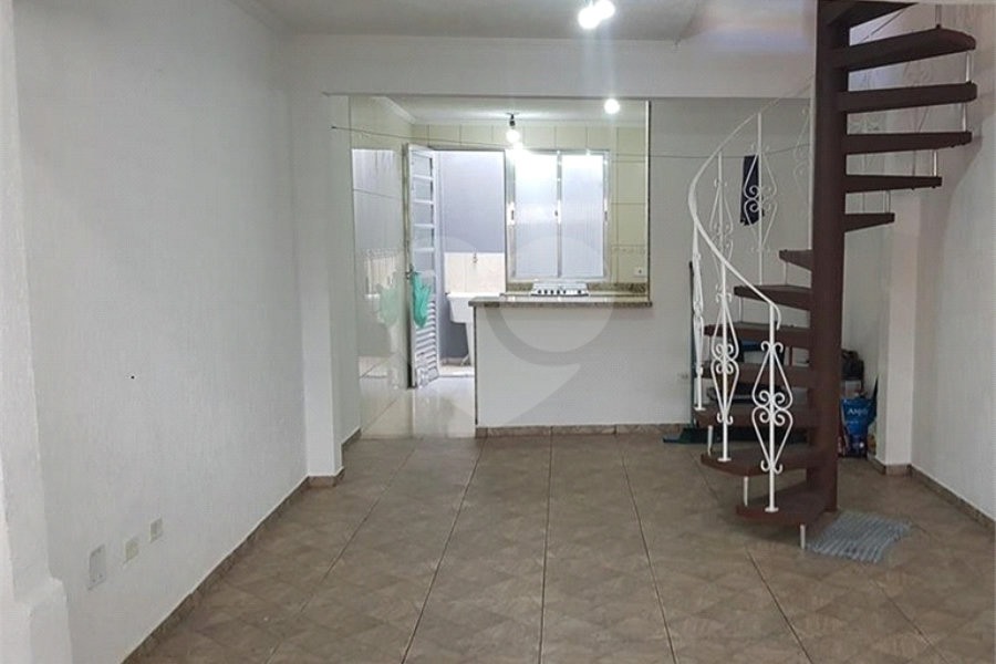 Sobrado à venda com 2 quartos, sendo 1 suíte, em Tremembé, São Paulo, SP