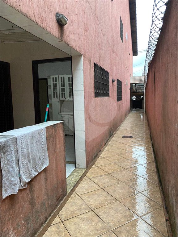 Casa à venda com 3 quartos, sendo 1 suíte, em Vila Valença, São Vicente, SP