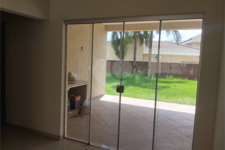 Sobrado à venda com 4 quartos, sendo 3 suítes, em Altos do Jaraguá, Araraquara, SP