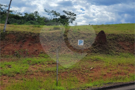 Casa à venda no condomínio Parque Residencial Jequitibá, Jacareí - SP