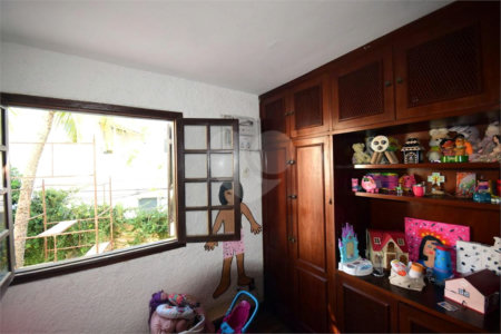 Casa à venda com 5 quartos, sendo 1 suíte, no condomínio Vivendas, Rio de Janeiro - RJ