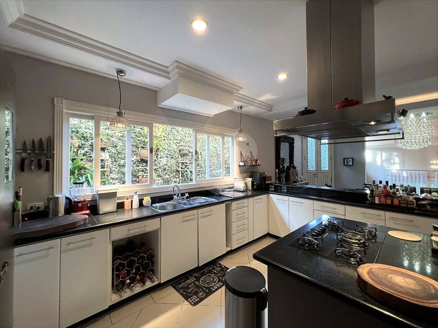 Casa à venda com 4 suítes em Vila Santo Antônio, Cotia, SP