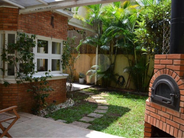 Casa à venda ou para alugar com 4 suítes no condomínio Vila Lanza, São Paulo - SP