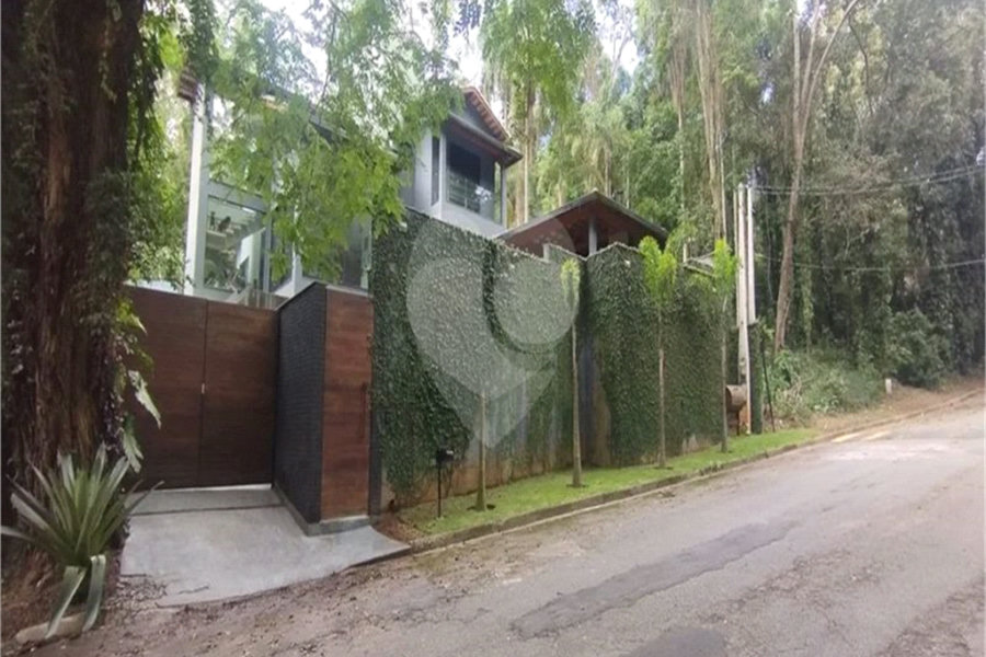 Casa à venda com 3 suítes no condomínio Sausalito, Mairiporã - SP