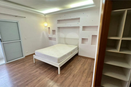 Casa à venda com 4 quartos, sendo 3 suítes, em Vila Galvão, Guarulhos, SP