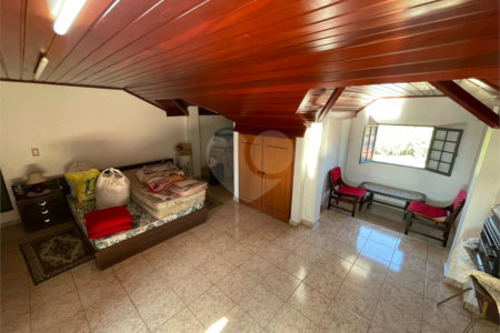 Excelente casa no Parque Santa Marta.