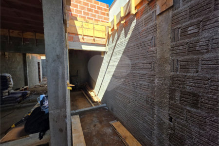 Casa térrea 3 dormitório 1 suíte com closet à venda no Condomínio Vileneuve,