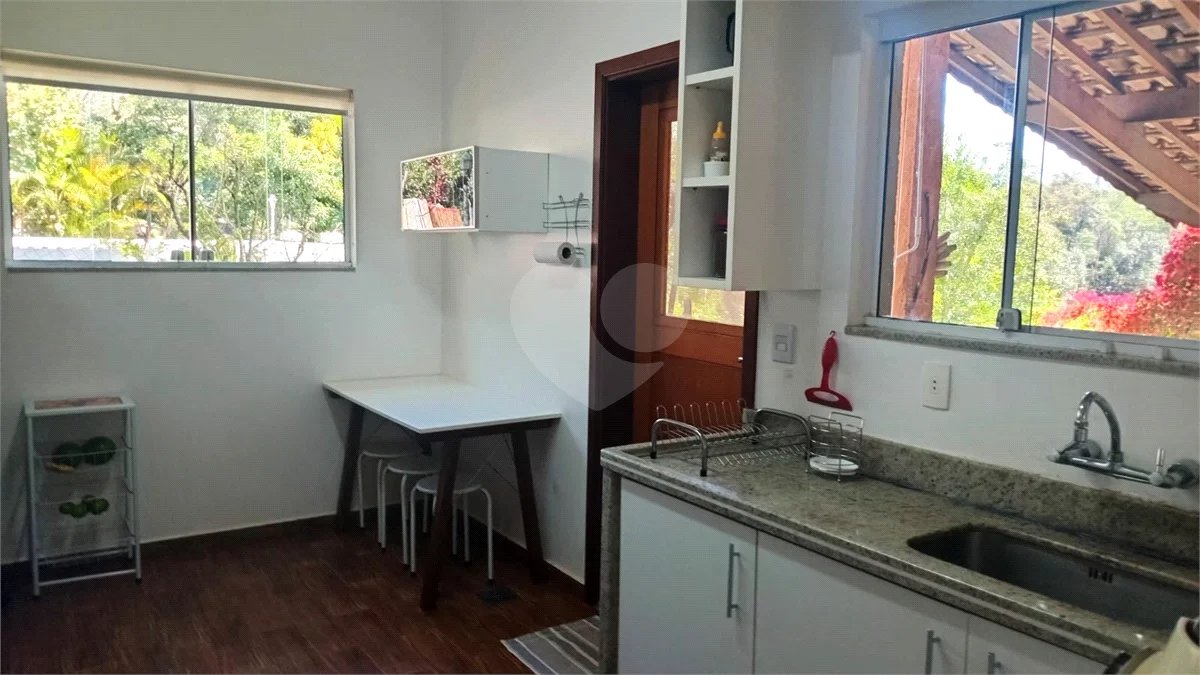 Casa à venda com 3 suítes no condomínio Vale da Santa Fé, Vinhedo - SP