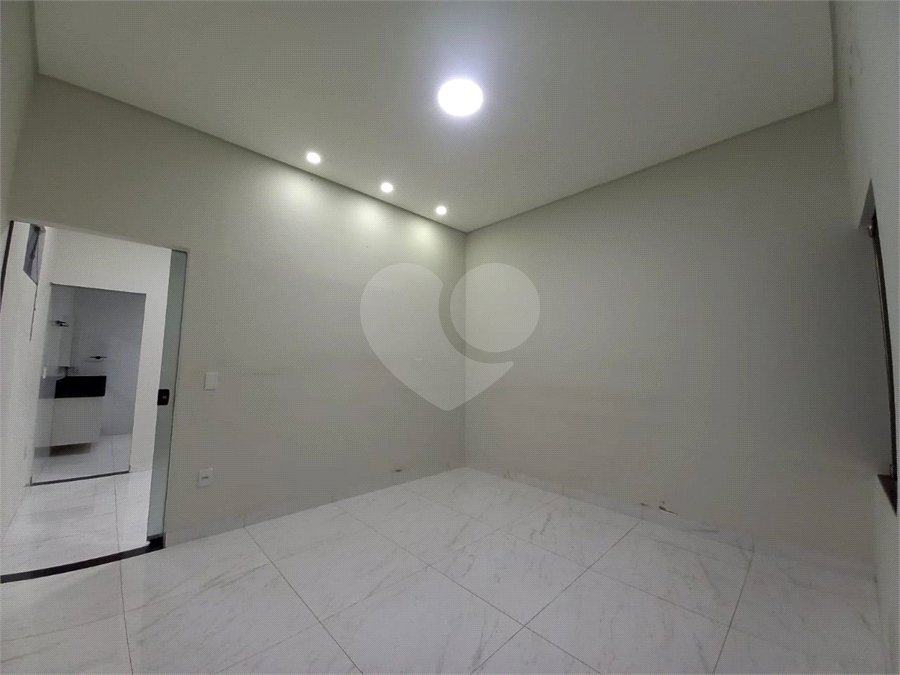 Casa à venda com 3 quartos, sendo 1 suíte,  em Vila Santa Catarina, Dourados, MS