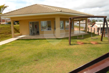 Casa à venda com 4 quartos, sendo 1 suíte, no condomínio Villagio Milano, Sorocaba - SP