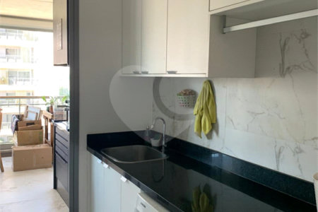 Apartamento para alugar com 3 quartos, sendo 2 suítes, em Jardim das Acácias, São Paulo, SP