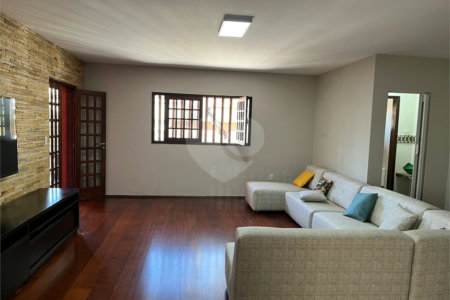 Casa Térrea à venda com 5 quartos, sendo 3 suítes,  em Vila Oliveira, Mogi das Cruzes, SP