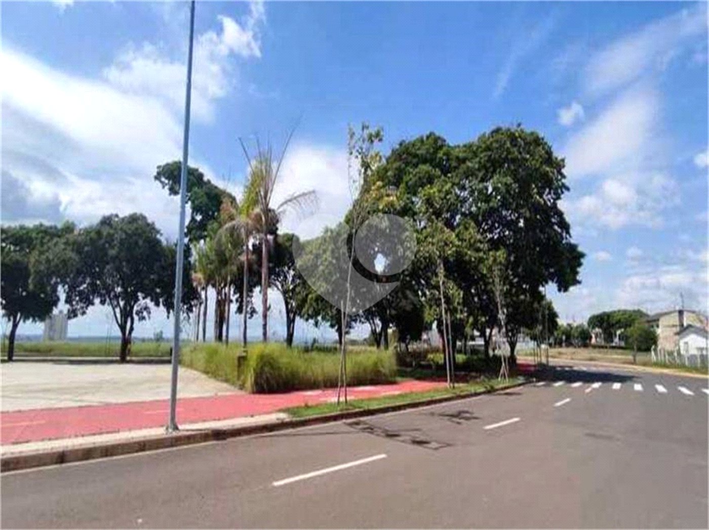 Indaiatuba - Loteamento no Jardim Park Meraki - Excelente oportunidade! Lote espaçoso de 342,12m² disponível por apenas R$ 577.945,00 - Localizado em uma região privilegiada, com IPTU - R$ 300,23 e condomínio - R$ 862,83 - Além disso, sua localização é extremamente conveniente, a apenas 2 minutos