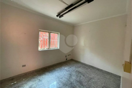 Sobrado à venda com 4 quartos, sendo 1 suíte, em Vila Congonhas, São Paulo, SP