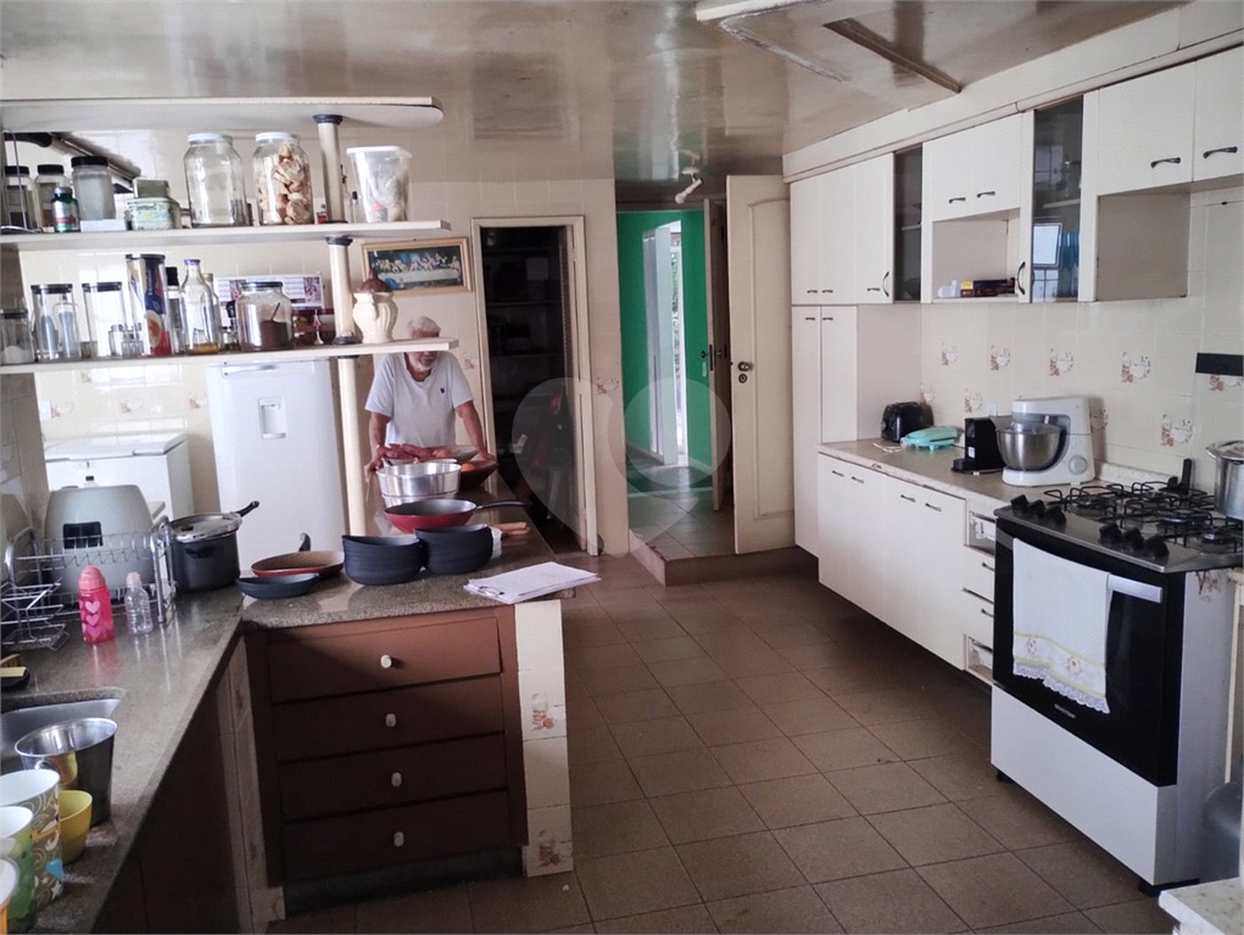 Casa à venda com 5 quartos, sendo 3 suítes, no condomínio Vilarejo, Rio de Janeiro - RJ