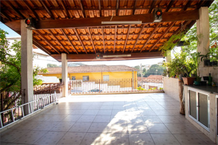 Sobrado à venda com 4 quartos, sendo 1 suíte,  em Vila Aguiar, São Roque, SP