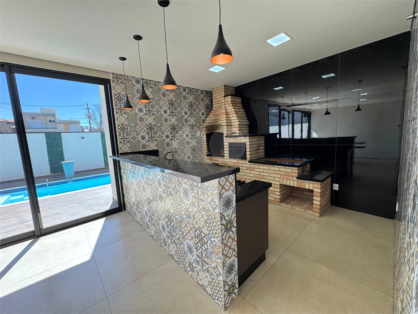 Casa à venda com 5 quartos, sendo 4 suítes, no condomínio Golden Ville, Itapetininga - SP