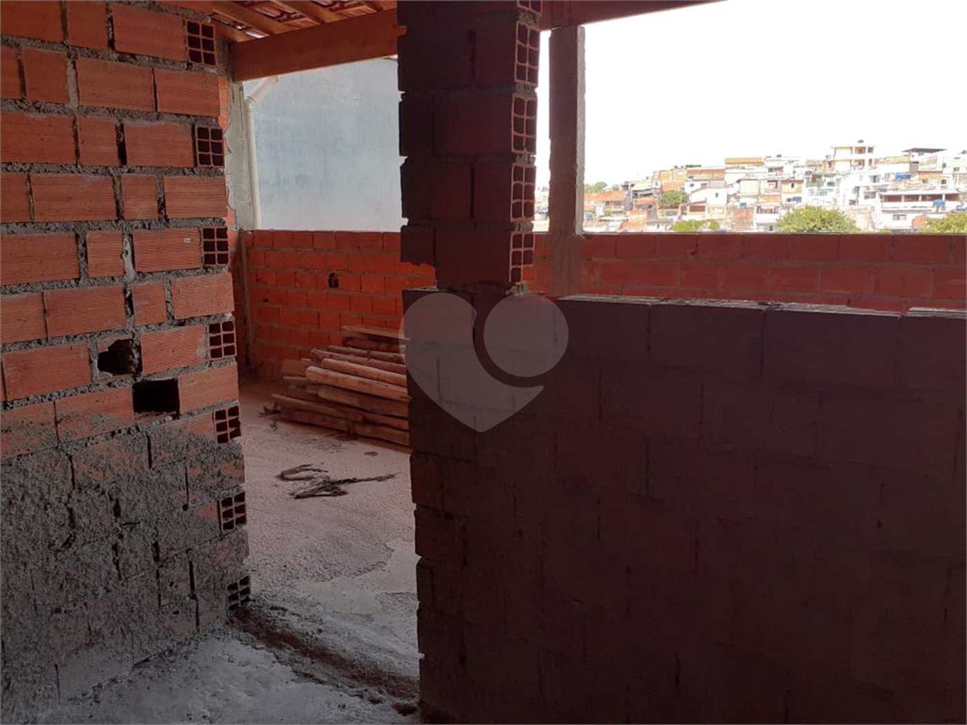Sobrado à venda com 5 quartos, sendo 1 suíte, em Jardim Cumbica, Guarulhos, SP