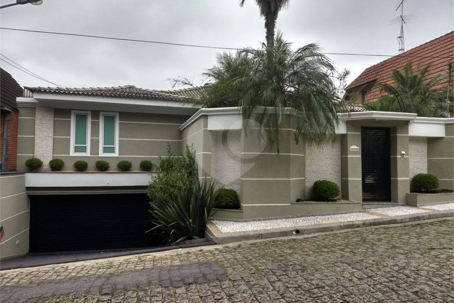Casa Térrea à venda ou para alugar com 4 suítes em Horto, São Paulo, SP