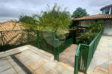 Casa à venda com 6 quartos, sendo 3 suítes, no condomínio Estância Marambaia, Vinhedo - SP