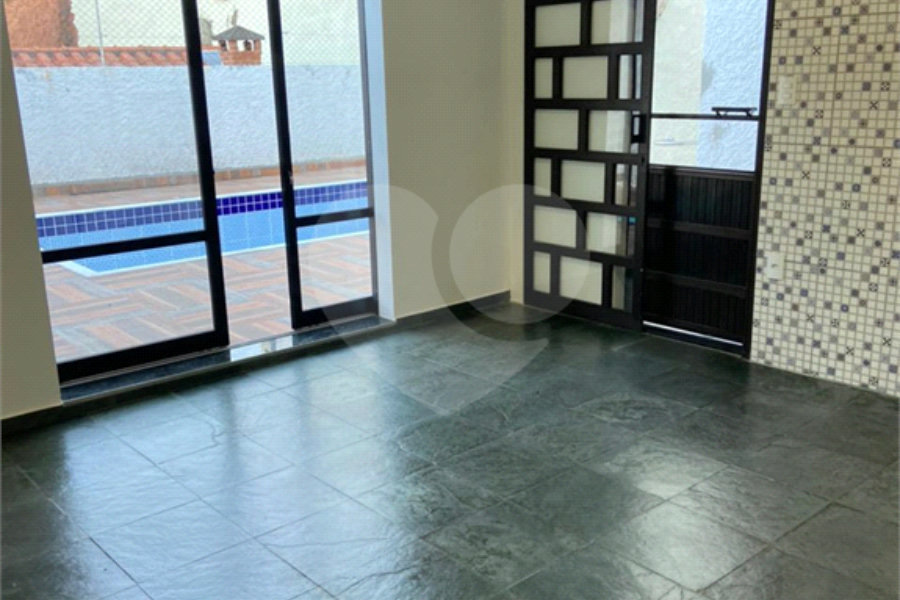 Casa à venda com 4 quartos, sendo 2 suítes,  no Centro, Serra Negra, SP