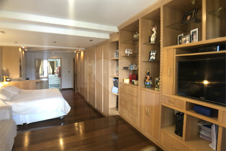 Casa à venda com 4 suítes no condomínio Residencial Floresta, São Paulo - SP