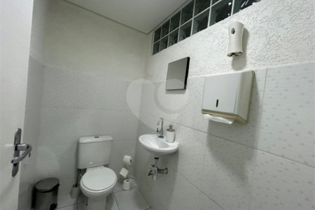 Sobrado para alugar com 5 quartos, sendo 1 suíte,  em Chácara Santo Antônio, São Paulo, SP