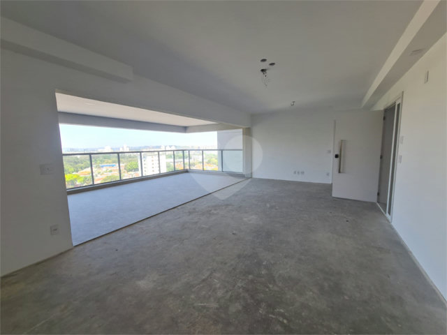 Apartamento à venda com 3 suítes em Jardim Marajoara, São Paulo, SP