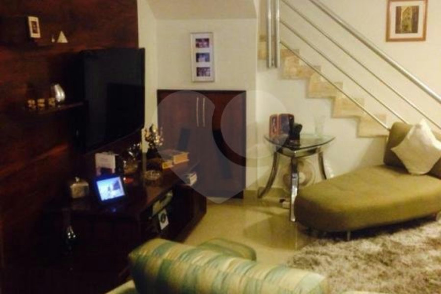 Casa à venda com 3 quartos, sendo 1 suíte, no condomínio Praça Doutor José Augusto César,12, São Paulo - SP