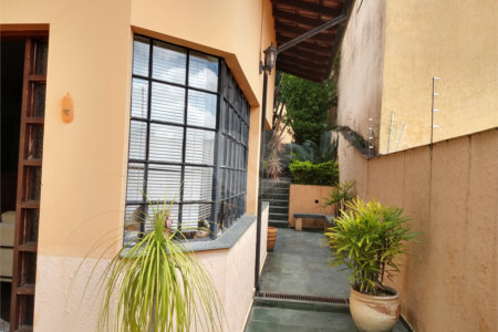 Casa à venda com 3 quartos, sendo 1 suíte,  em Vila Oliveira, Mogi das Cruzes, SP