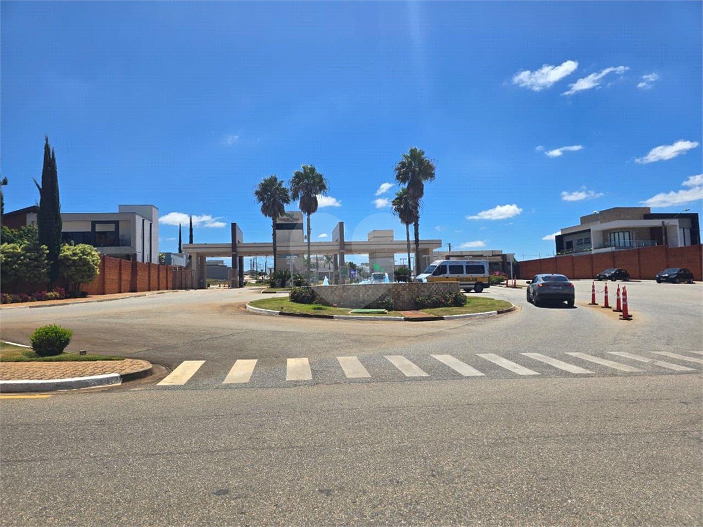Casa à venda com 3 quartos, sendo 1 suíte,  no condomínio Golden Ville, Itapetininga - SP