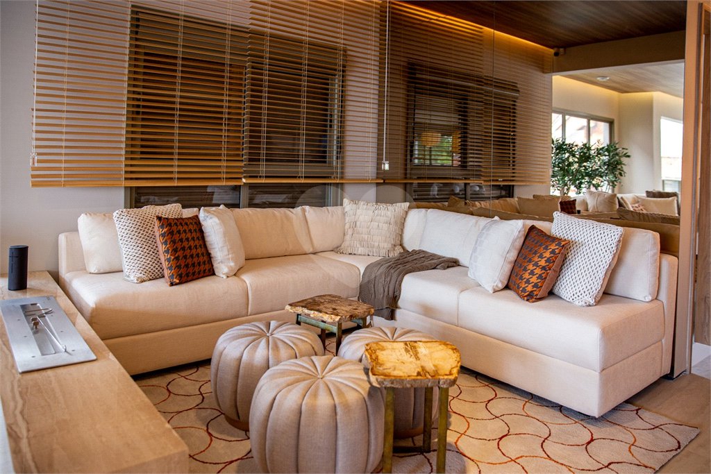 Apartamento à venda com 3 suítes em Vila Romana, São Paulo, SP