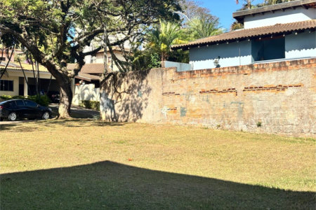 Terreno no Parque Sabará próximo a portaria