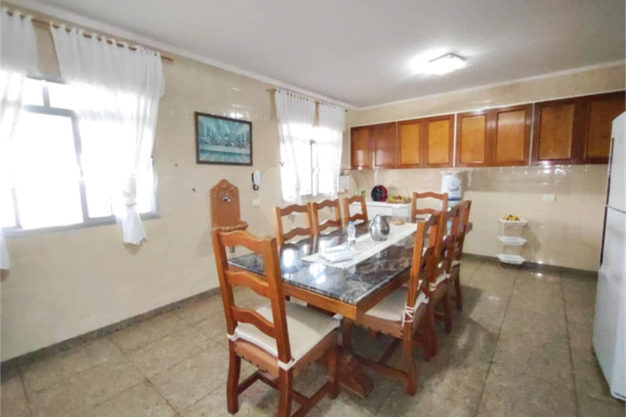 Casa à venda com 3 quartos, sendo 1 suíte, no condomínio Vila Paiva, São Paulo - SP