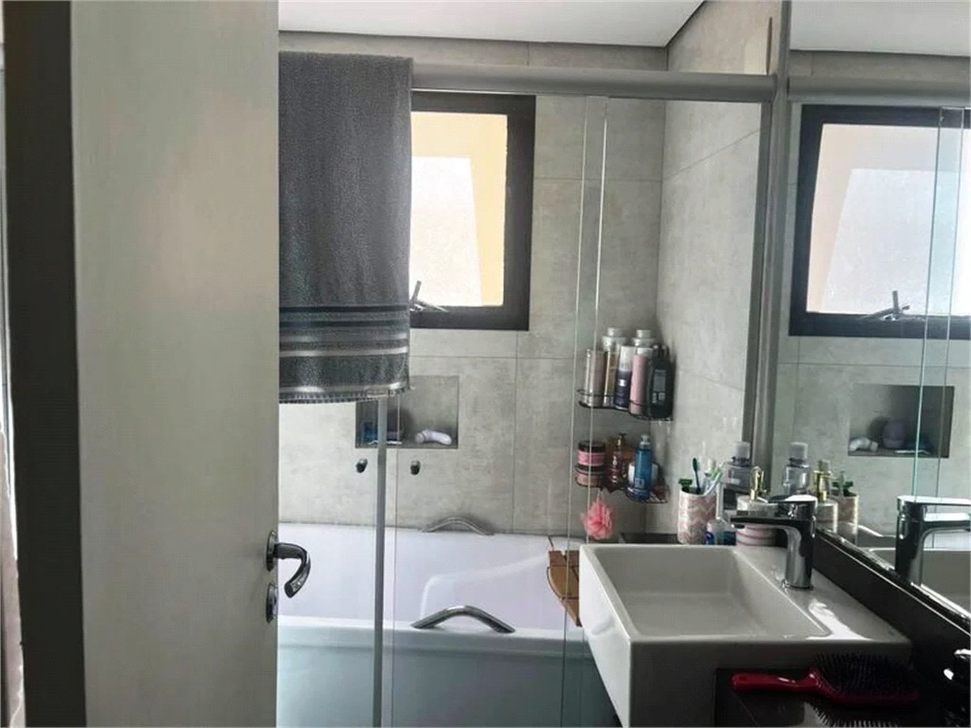 Apartamento à venda ou para alugar com 3 quartos, sendo 2 suítes,  em Fazenda Morumbi, São Paulo, SP