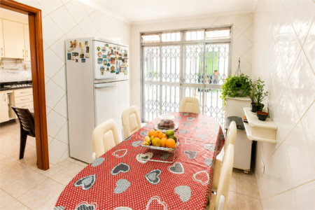 Casa à venda com 3 quartos, sendo 1 suíte, em Santo Amaro, São Paulo, SP