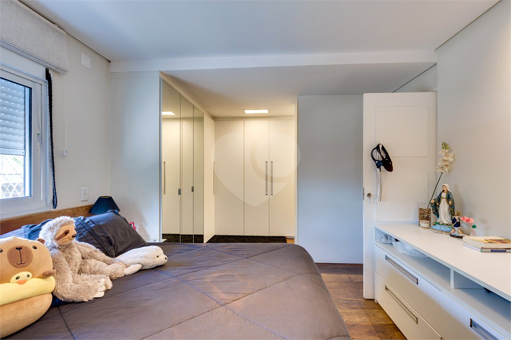 Casa à venda com 4 quartos, sendo 3 suítes, no condomínio Vila Hípica, São Paulo - SP