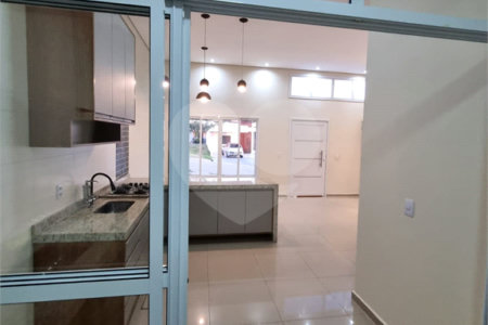 Casa à venda com 3 quartos, sendo 1 suíte, no condomínio Horto Florestal Villagio, Sorocaba - SP