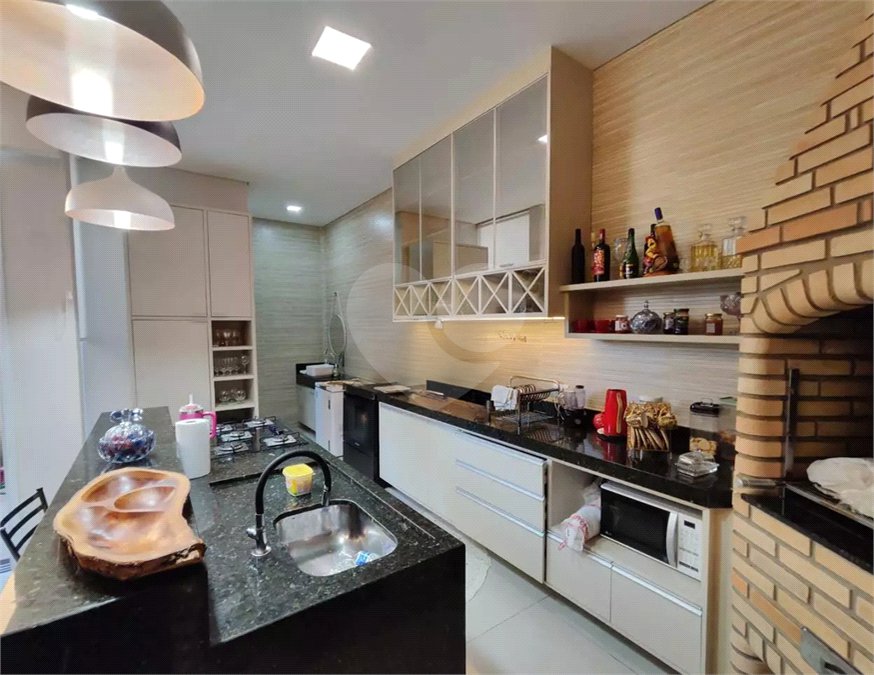 Casa à venda com 2 suítes no condomínio Parque Imperial, Salto - SP